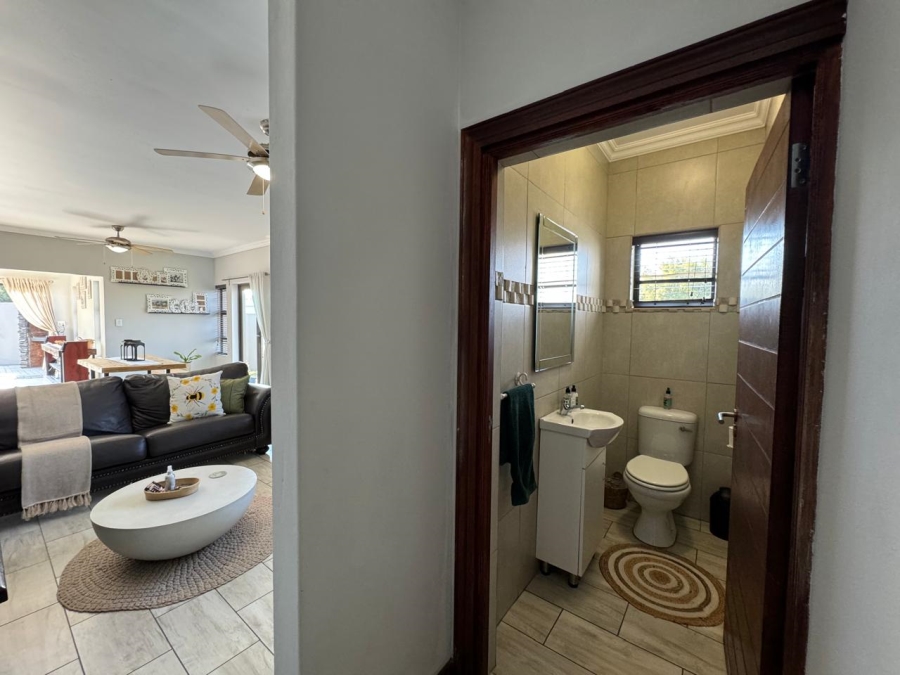2 Bedroom Property for Sale in Gateway Manor North West